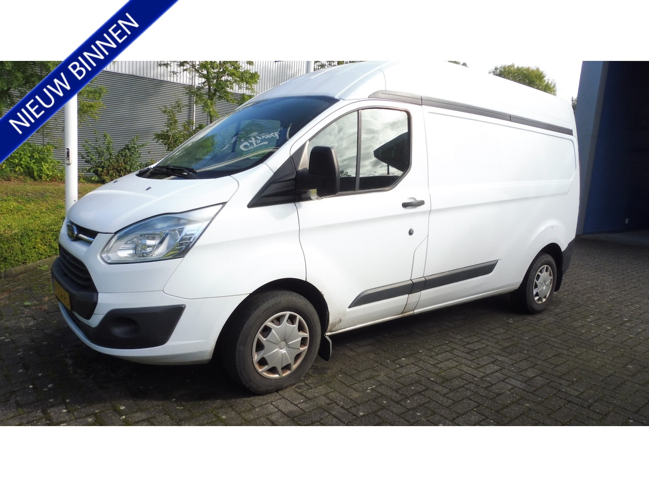 Ford Transit Custom - 2.2 TDCI 125pk 6-bak L2H2 Trend - AutoWereld.nl