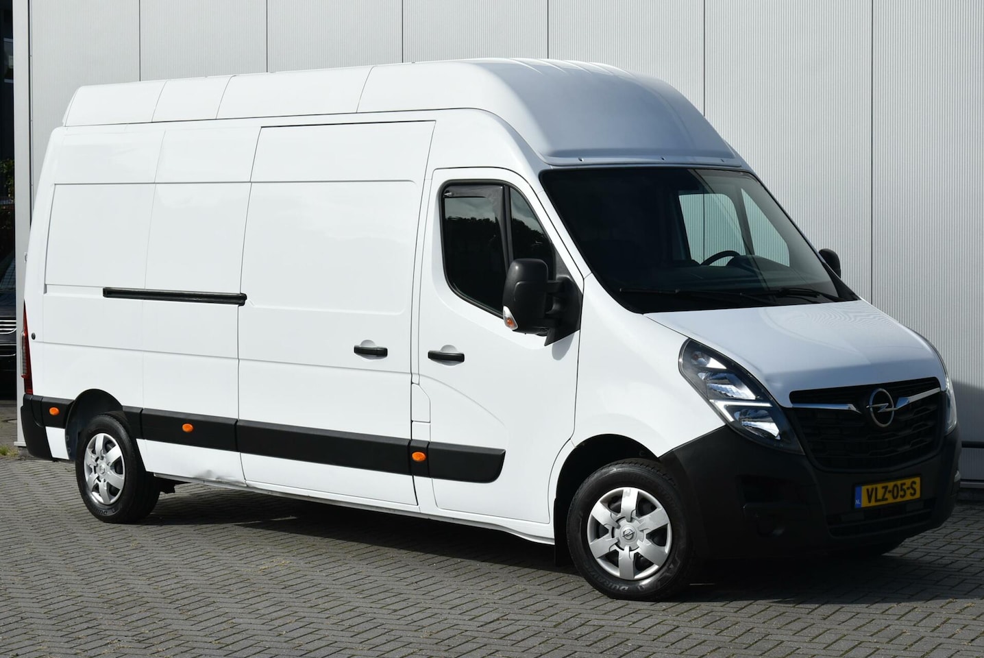 Opel Movano - bestel 2.3 L3H3 Airco Camera Cruise Navi Trekhaak - AutoWereld.nl