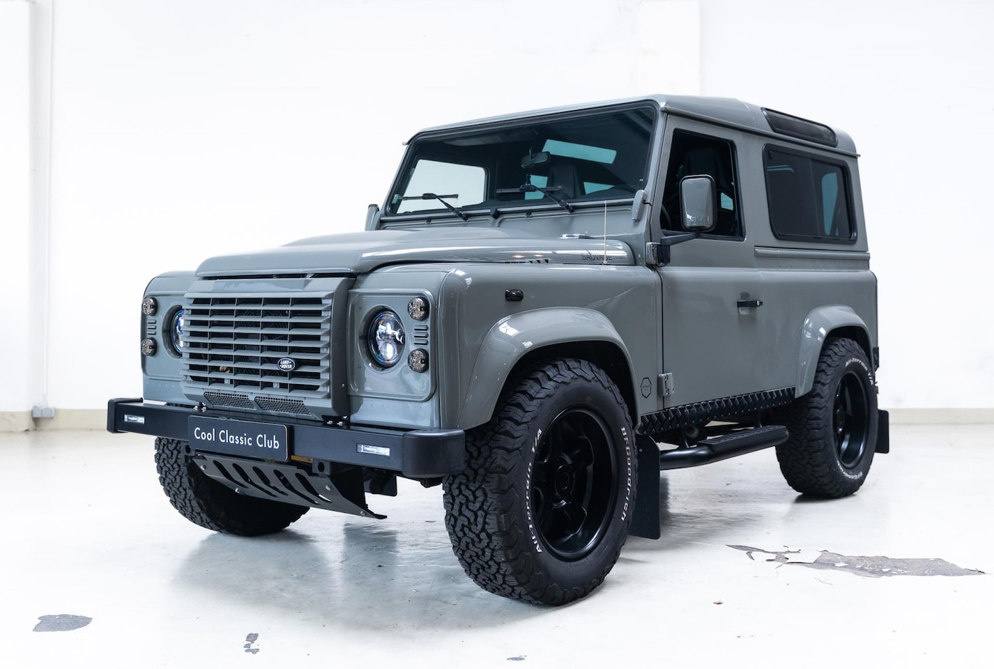 Land Rover Defender 90 - Fully Custom - Nardo Grey - Twisted Parts - - AutoWereld.nl