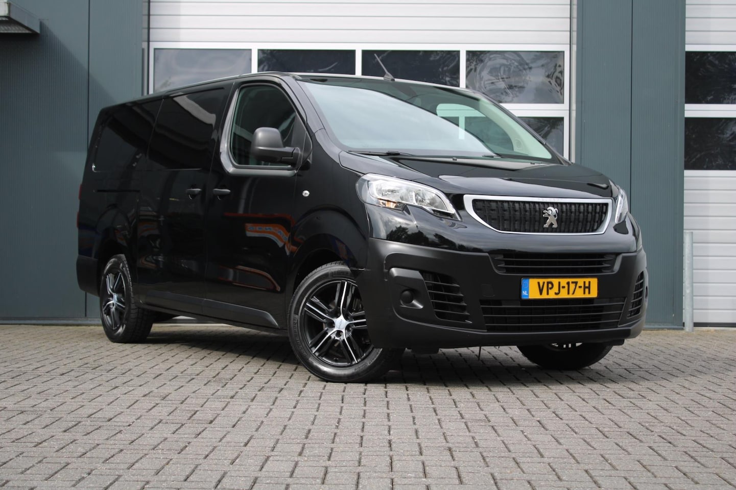 Peugeot Expert - 2.0 BlueHDI 180 Long Premium Automaat Airco/Cruise/Bluetooth/PDC+Camera/17"LM.Velgen/Trekh - AutoWereld.nl