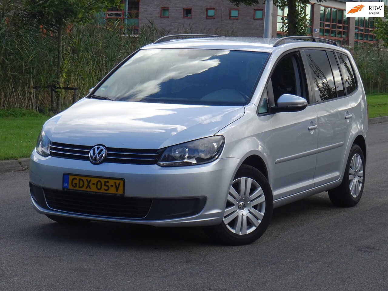 Volkswagen Touran - 1.4 TSI Trendline 7P BJ2012 CLIMA/NAVI/APK - AutoWereld.nl