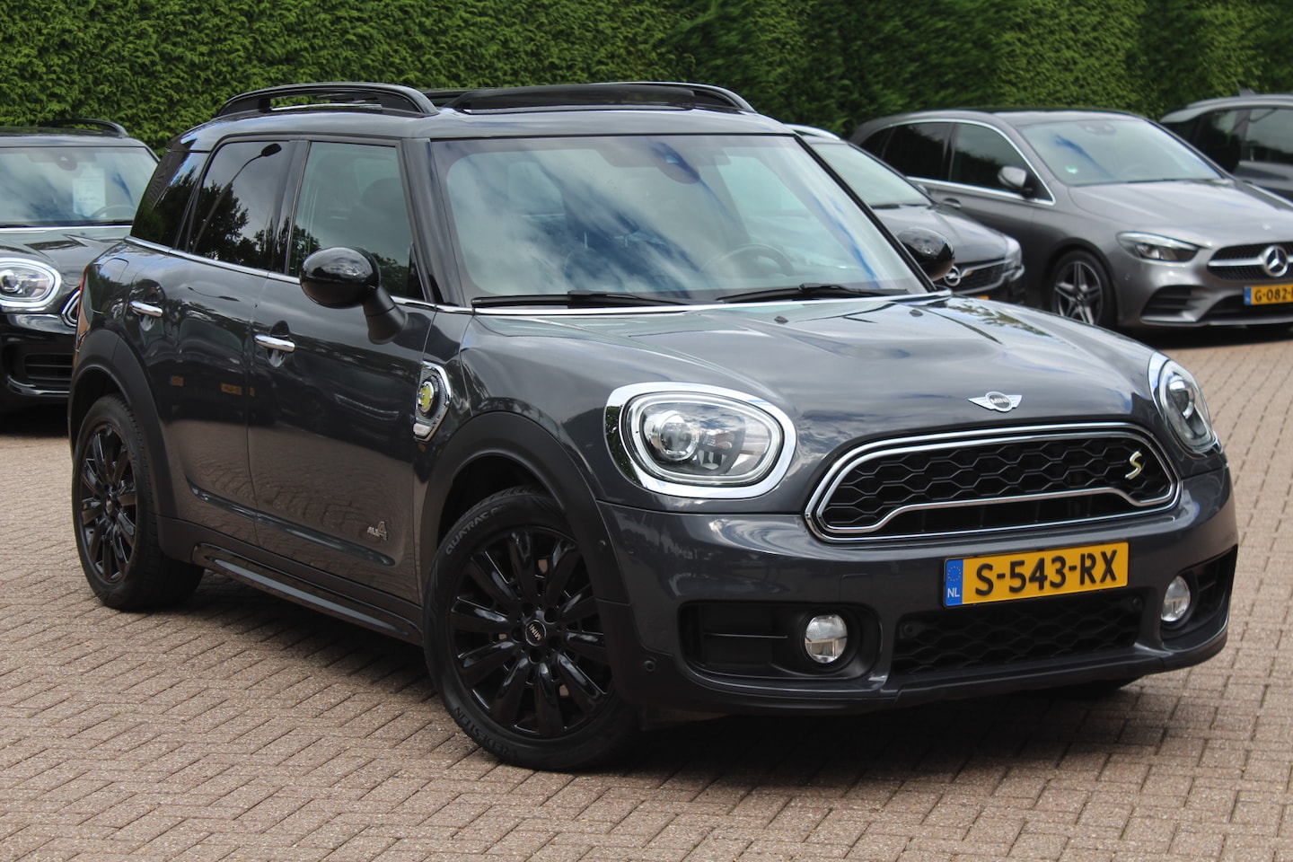 MINI Countryman - Mini 2.0 Cooper S E ALL4 Chili / Panoramadak / Camera / Head-up / Leder / 19'' / Apple Car - AutoWereld.nl