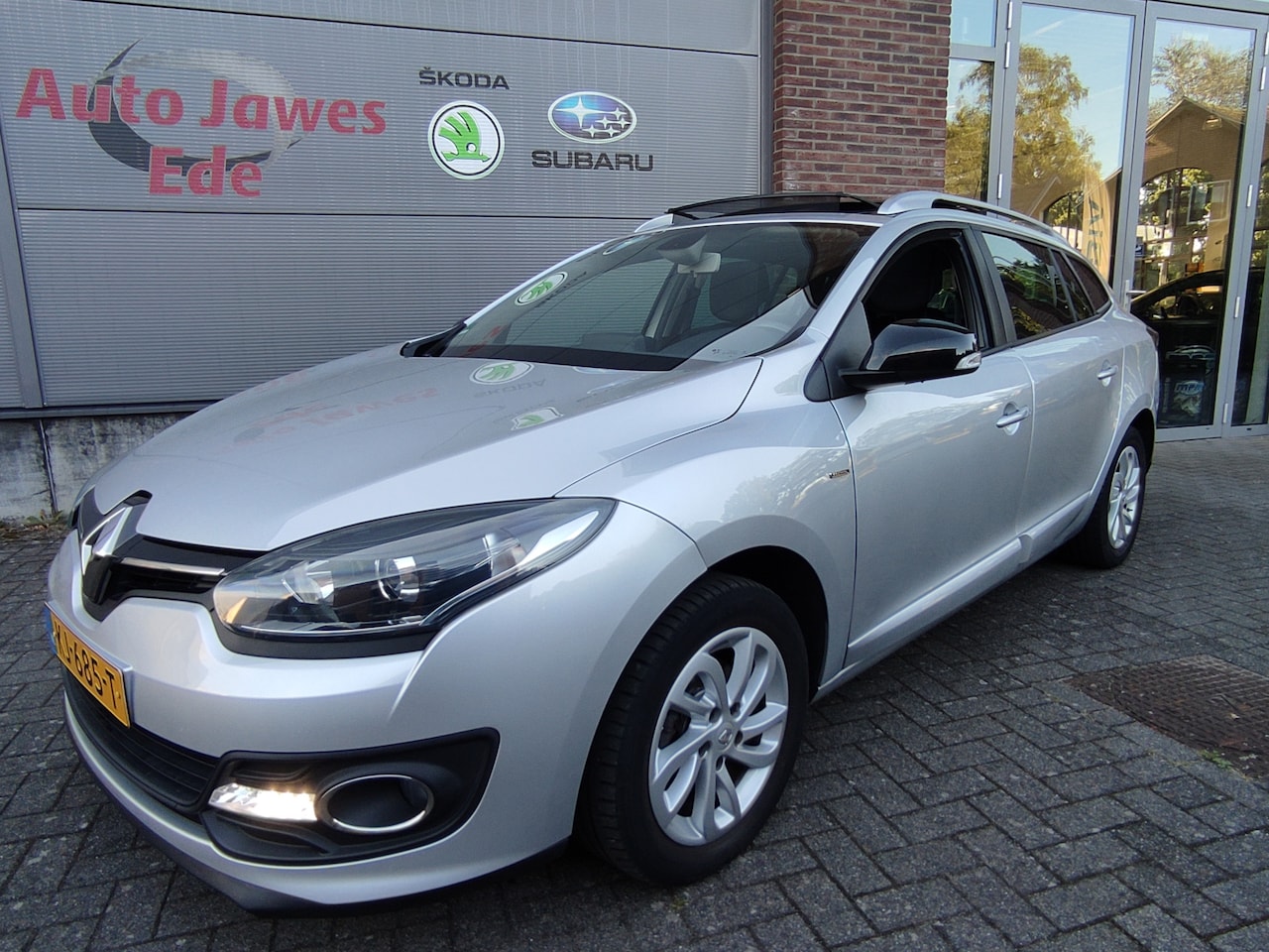 Renault Mégane Estate - 1.2 TCe Limited Panoramadak  - Trekhaak - Parkeersensoren - Navigatie - AutoWereld.nl