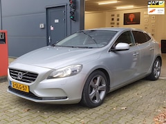 Volvo V40 - 1.6 T3 Momentum | NAP / XENON / NAVI / SENSOREN / BLUETOOTH / AFN.TREKHAAK / STOELVERW. /