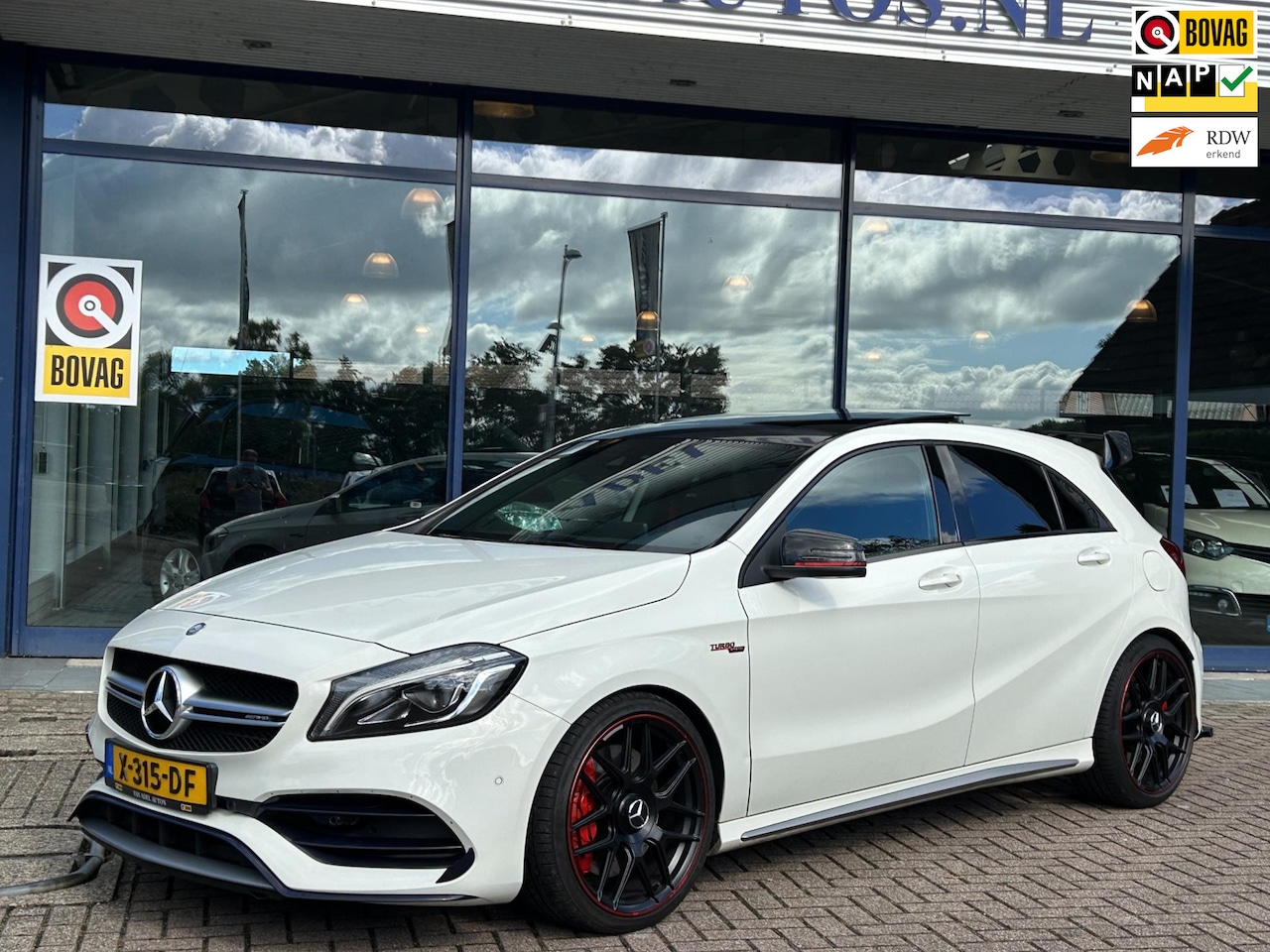 Mercedes-Benz A-klasse - AMG 45 4MATIC Aut. 381PK El.Schuif-Panorama Navi Stoelverw. Park.Sens Apple-Car Play Deale - AutoWereld.nl