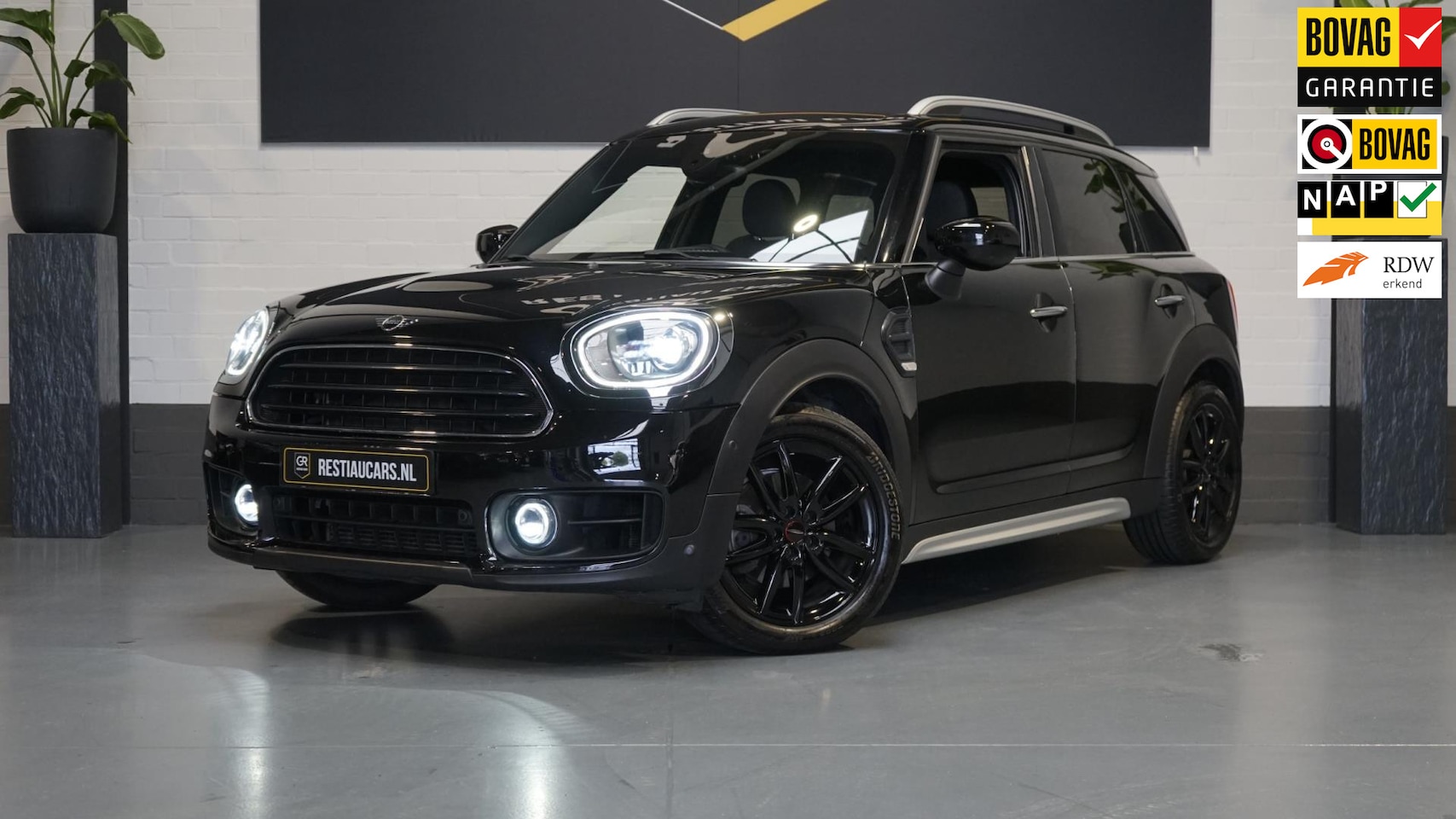 MINI Countryman - 1.5 Cooper Chili AUTOMAAT-CLIMA-HALF LEDER-KEYLESS-NAVIGATIE-STOELVERWARMING-VOORRUITVERWA - AutoWereld.nl