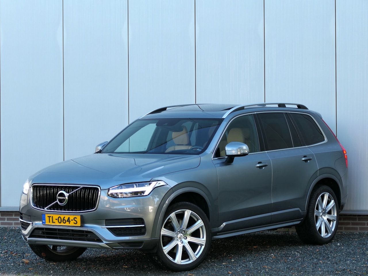 Volvo XC90 - T5 AWD Momentum 12 MND garantie / Panorama dak / Bowers & Wilkins / Leer / Navi - AutoWereld.nl