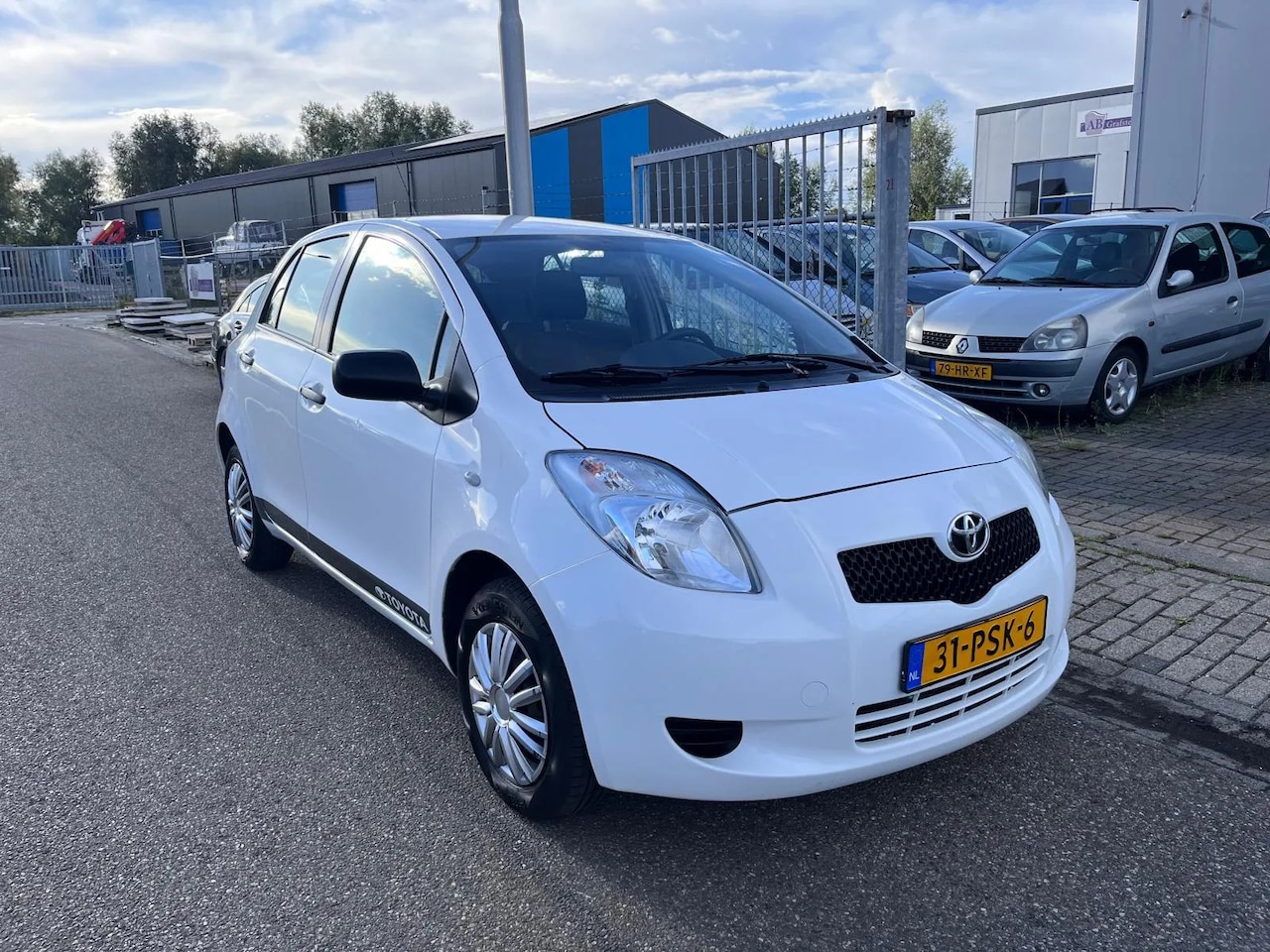 Toyota Yaris - 1.0 VVT-i Terra 1.0 VVTi Terra - AutoWereld.nl