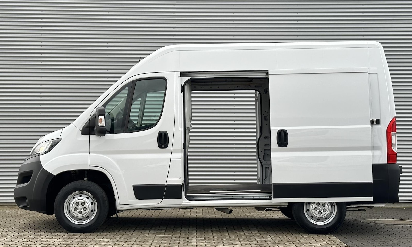 Peugeot Boxer - L1H2 speciale !! kort, hoog, 2 schuifdeuren , zgan - AutoWereld.nl