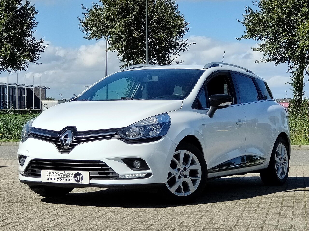 Renault Clio Estate - 0.9 TCe Limited | DAB | Trekhaak | Keyless - AutoWereld.nl