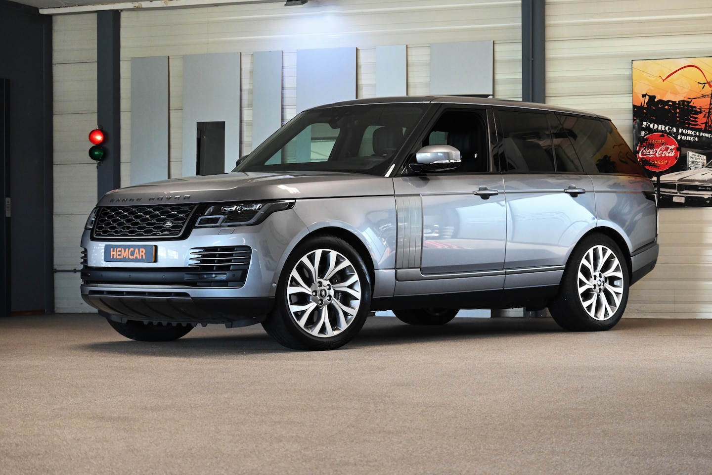 Land Rover Range Rover - 2.0 P400e Vogue 1e eigenaar / garantie t/m juli 2025 / zeer nette auto - AutoWereld.nl