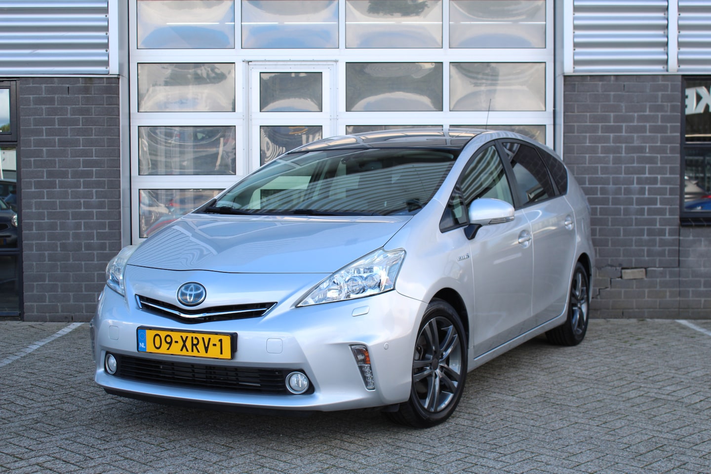 Toyota Prius Wagon - 1.8 Dynamic 96g / Keyless / Camera / Panoramadak / N.A.P. - AutoWereld.nl