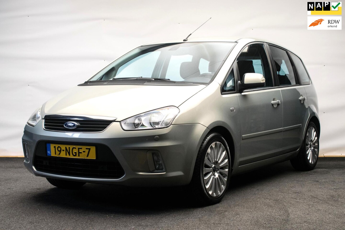 Ford C-Max - 1.8-16V 125PK Titanium ORG NL [ Parkeersensoren Navigatie Bluetooth Cruise Control ] - AutoWereld.nl