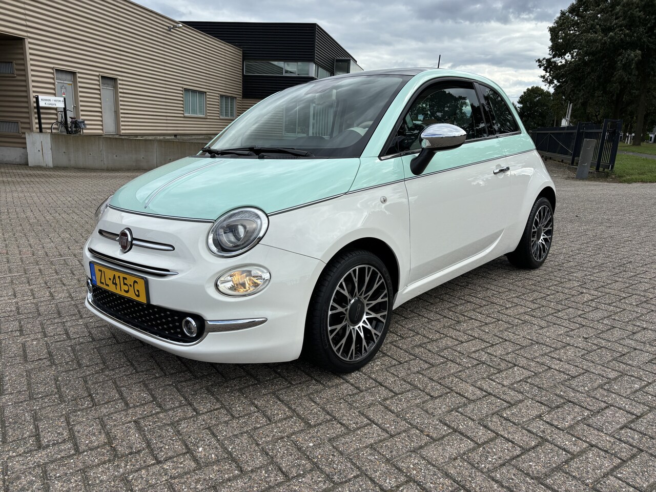 Fiat 500 - 0.9 TwinAir Turbo Collezione [ leer,panodak,fm navi,apple cp.cruise,trekhaak ] - AutoWereld.nl