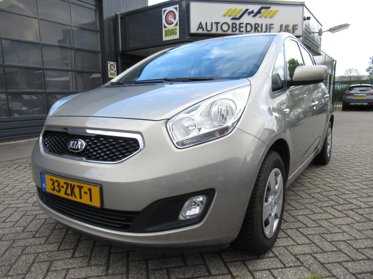 Kia Venga - 1.4 CVVT Plus Pack / NAV / Achteruitrijcamera / Trekhaak / Airco - AutoWereld.nl