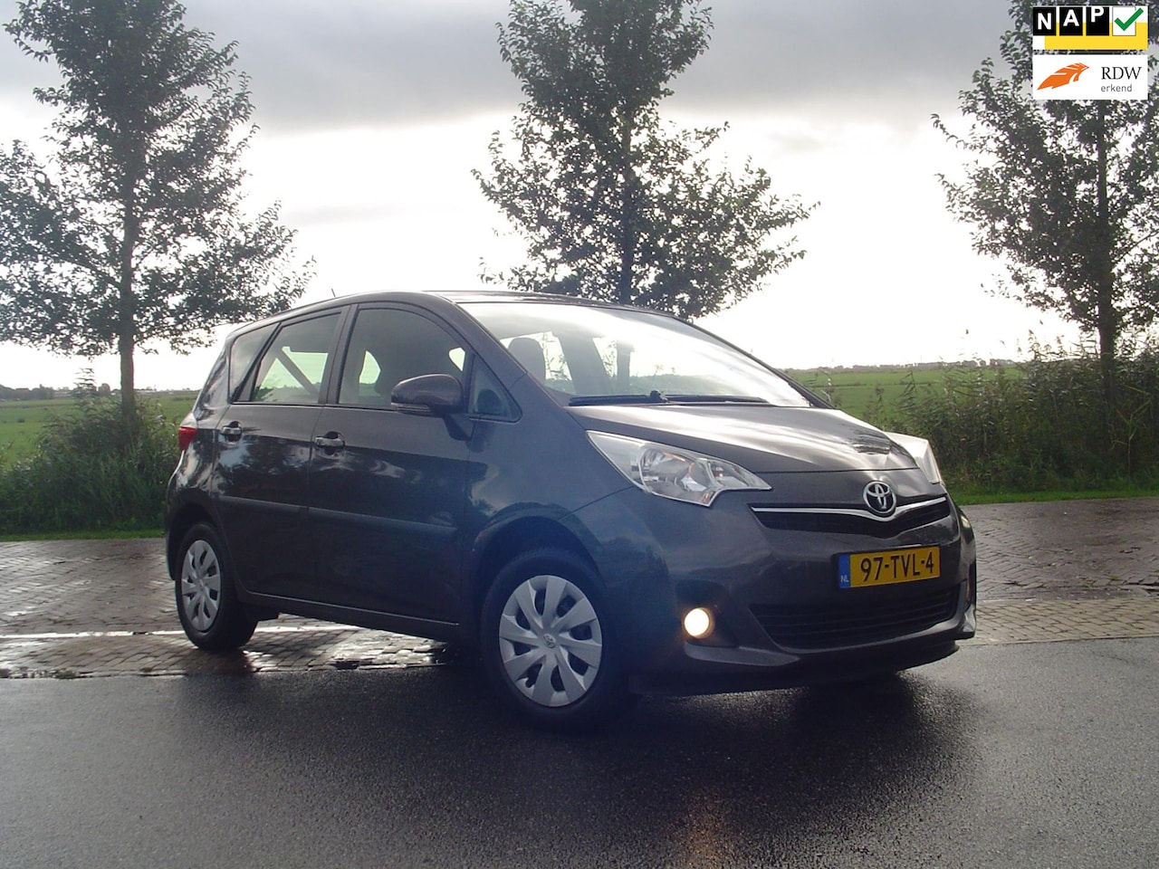 Toyota Verso S - 1.3 VVT-i Aspiration / airco / nap / hoge zit / camera - AutoWereld.nl