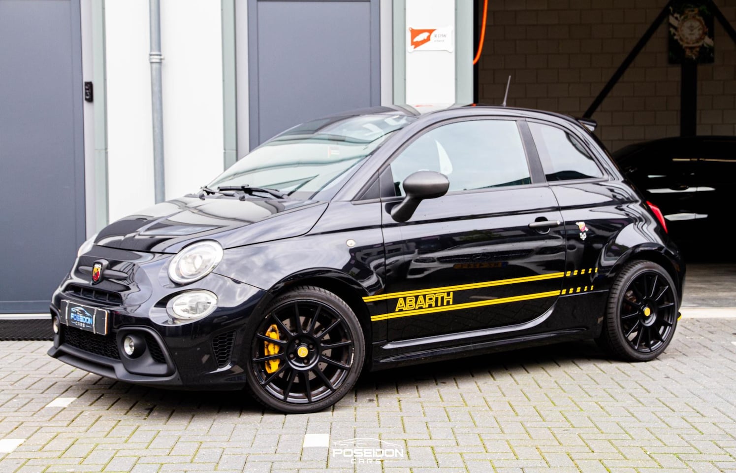 Fiat 500 Abarth - Competizione 70th Anniversary BEATS | CARPLAY - AutoWereld.nl