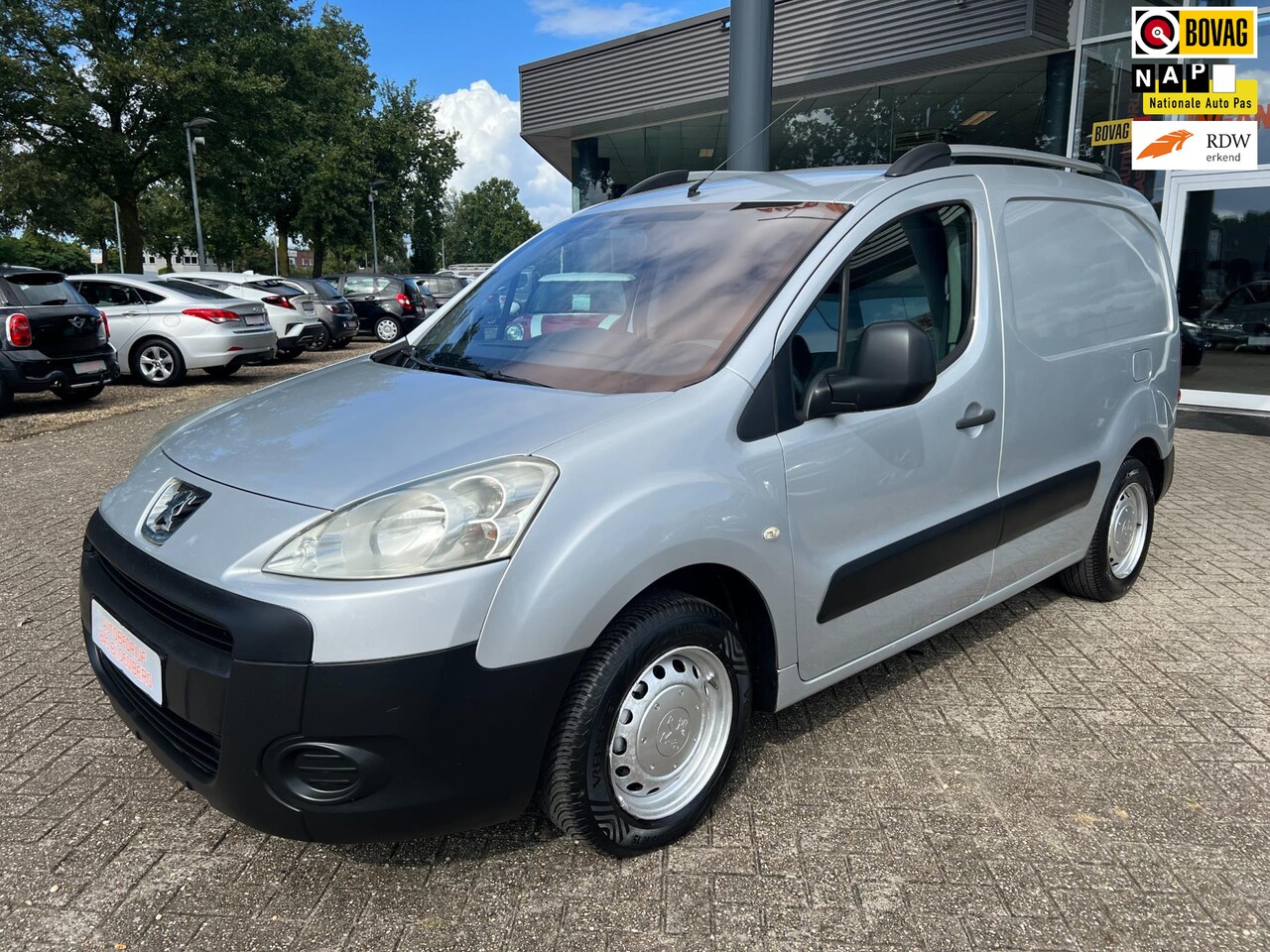 Peugeot Partner - 120 1.6 HDI L1 XR 120 1.6 HDI L1 XR, Airco, Bluetooth, Trekhaak, houtenvloer, 2-zits etc. - AutoWereld.nl