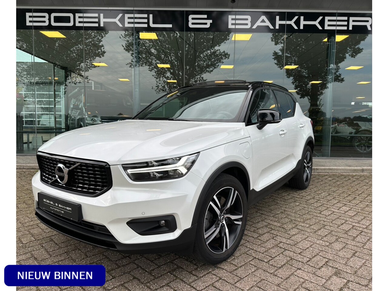 Volvo XC40 - 1.5 T4 Recharge R-Design - Panodak - Camera - Winterpakket - AutoWereld.nl