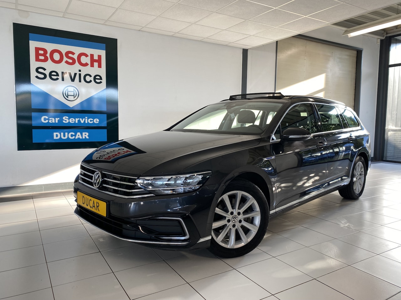 Volkswagen Passat Variant - 1.4 TSI PHEV GTE Business Panoramadak / Leer / Trekhaak - AutoWereld.nl