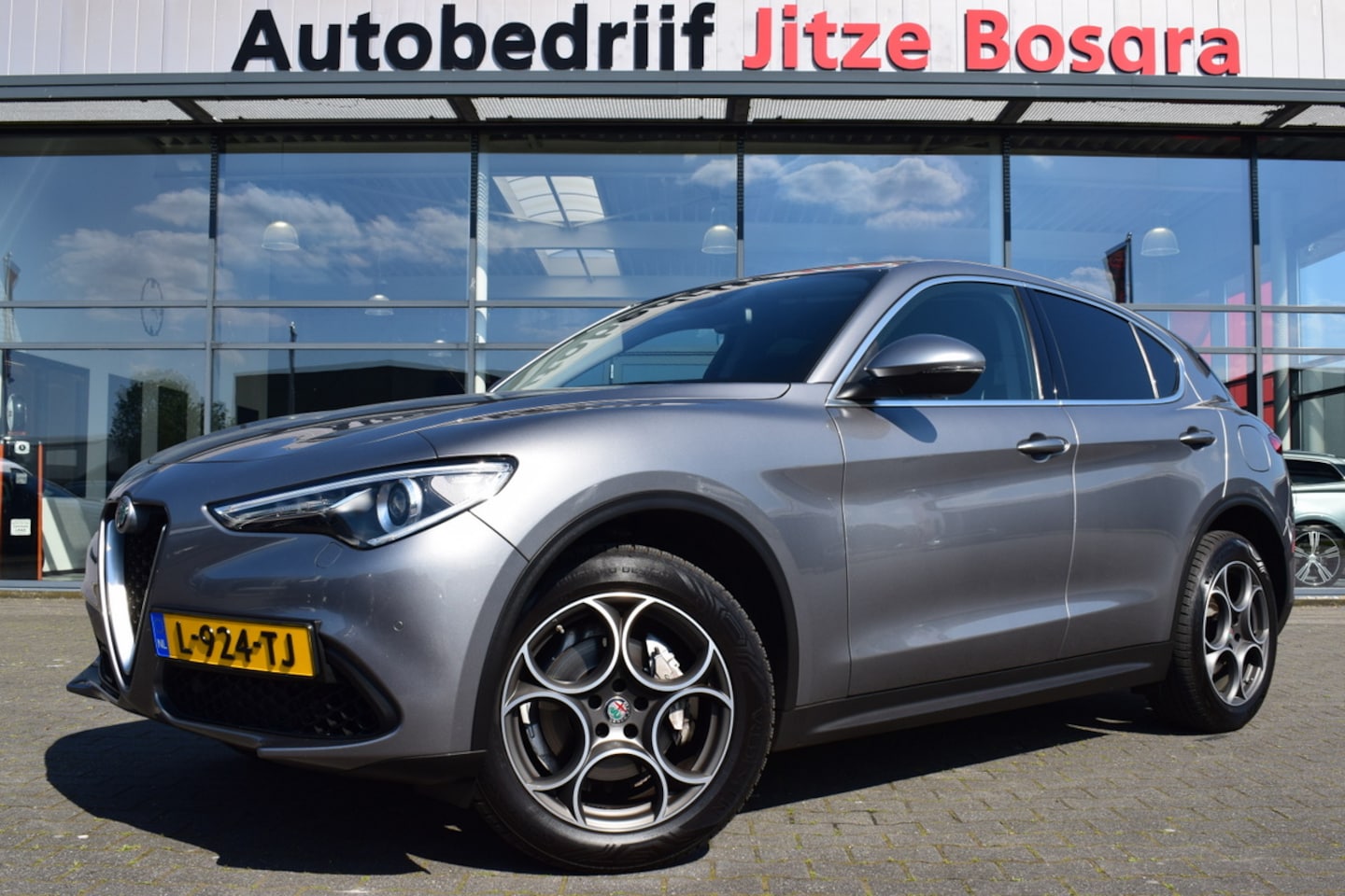 Alfa Romeo Stelvio - 2.0 T 280pk Automaat AWD Super Zwart Leder | Full Map Navi | Elek. Stoelen | Bi-Xenon | Ca - AutoWereld.nl