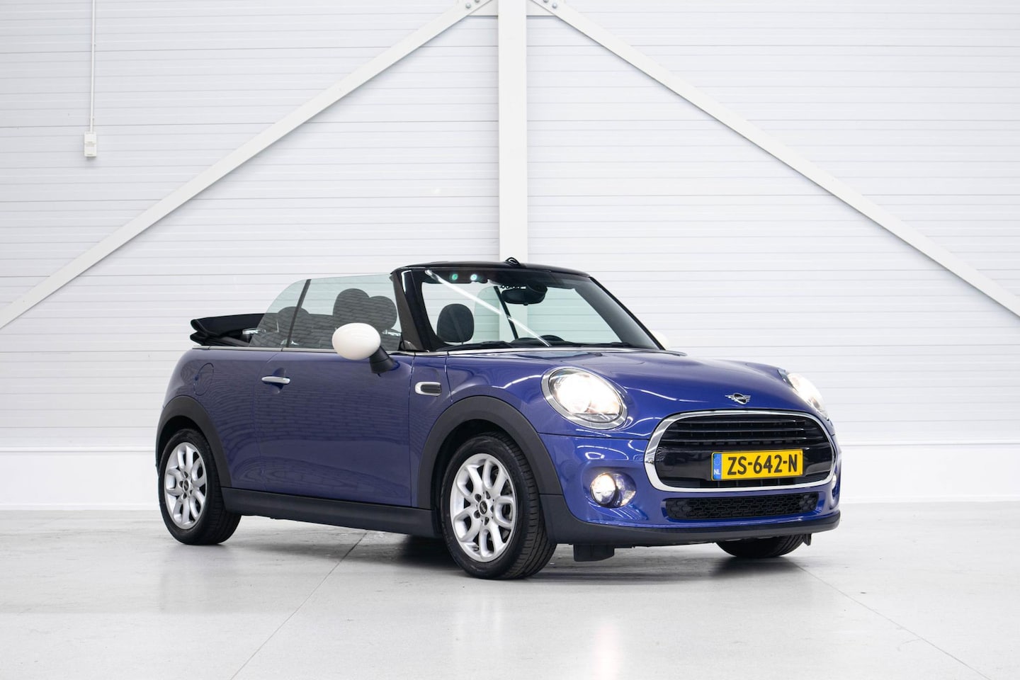 MINI Cabrio - 1.5 Cooper Business Mini 1.5 Cooper | Business | - AutoWereld.nl