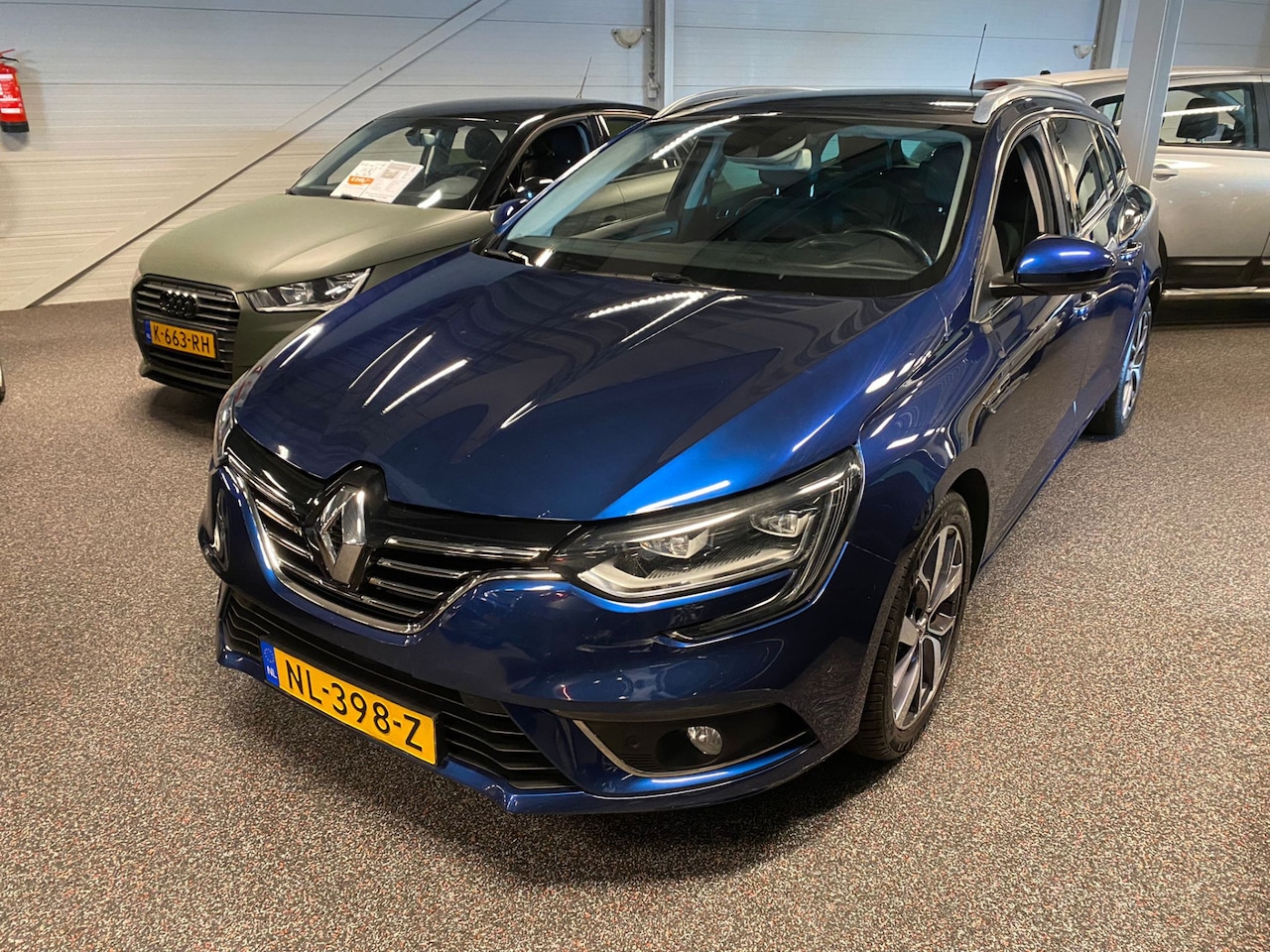 Renault Mégane Estate - 1.2 TCe Bose ** handelsprijs **Panoramadak/Head up display/Stoelverwarming/Camera/Climate - AutoWereld.nl