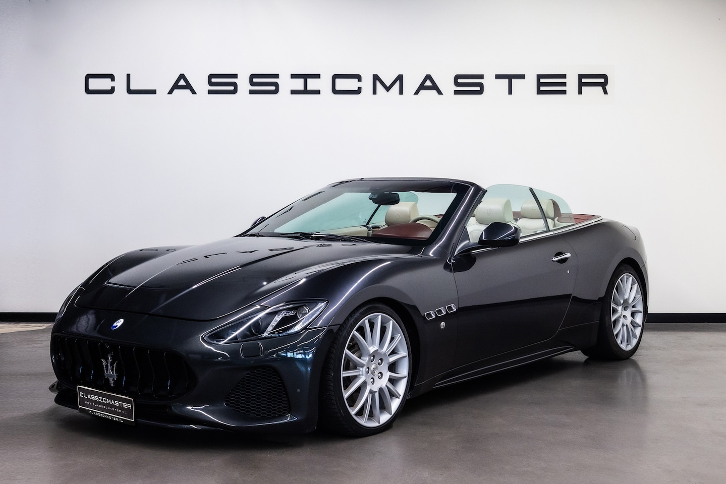 Maserati GranCabrio - 4.7 Btw auto, Fiscale waarde € 22.000,- (€ 52.024,79 Ex B.T.W) DEALER AUTO - AutoWereld.nl