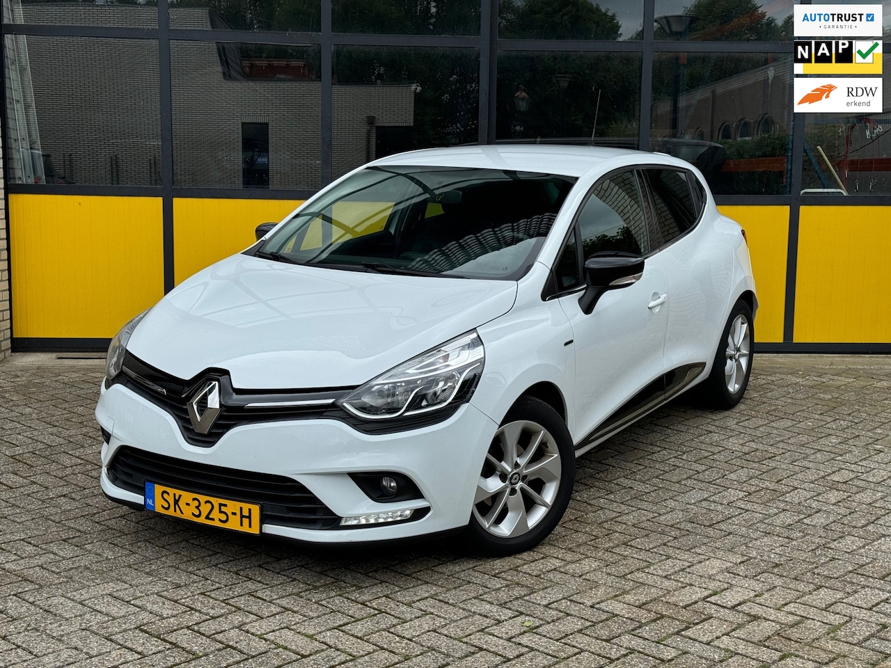 Renault Clio - 90 TCe Limited, Airco, LMV, parkeersensoren & armsteun - AutoWereld.nl