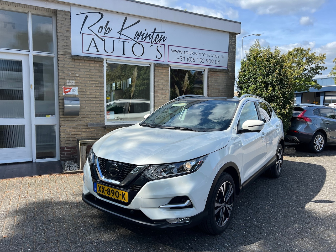 Nissan Qashqai - 1.2 N-Connecta Panoramadak / Navigarie / 18 inch - AutoWereld.nl