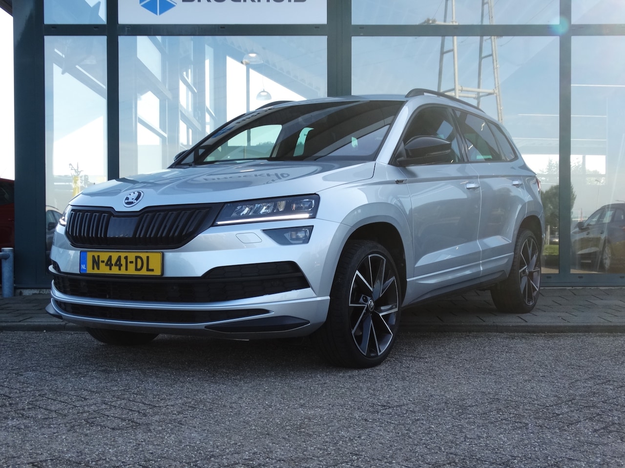 Skoda Karoq - 1.5 TSI ACT Sportline Business | Achteruitrijcamera | Navigatie | Stoel + stuur + voorruit - AutoWereld.nl