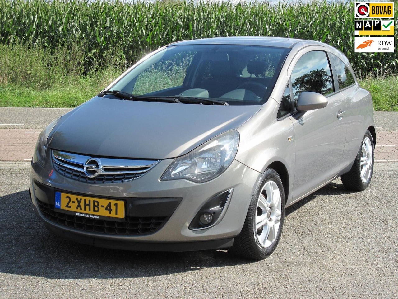 Opel Corsa - 1.2-16V BlitZ + Navigatie+Trekhaak - AutoWereld.nl