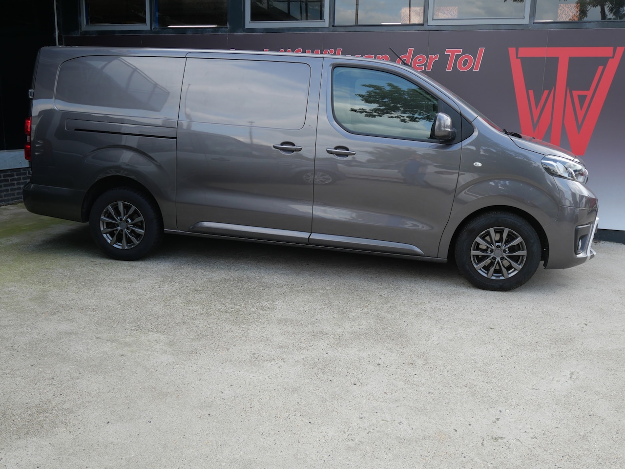 Toyota PROACE Long Worker - 2.0 D-4D PROFESSIONAL CRUISE | TREKHAAK | LEER | KEYLESS | 150 PK | ALL-IN! - AutoWereld.nl