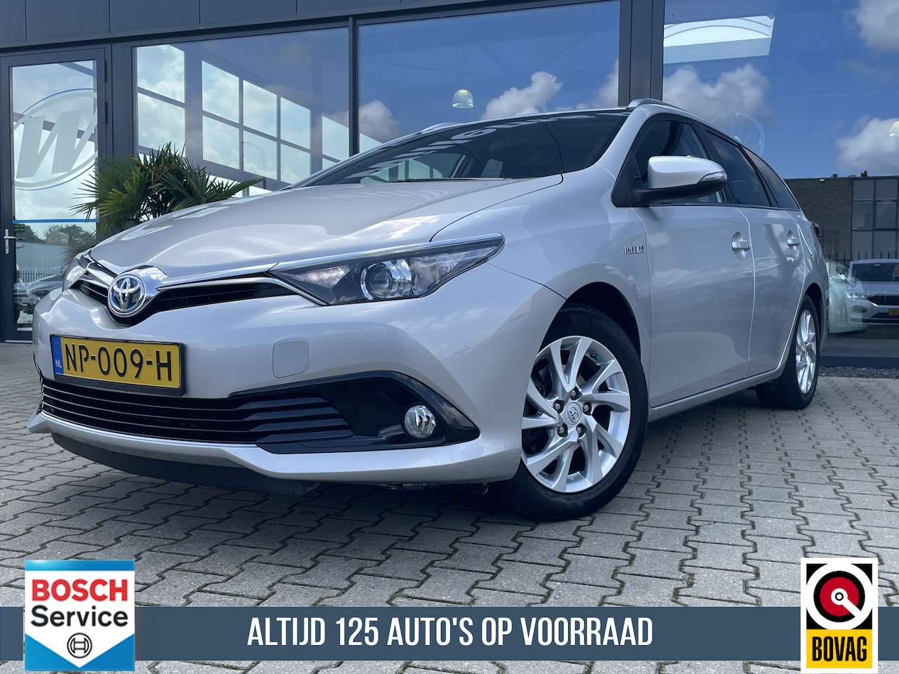 Toyota Auris Touring Sports - 1.8 Hybrid Business Plus Navigatie & Trekhaak & Camera - AutoWereld.nl