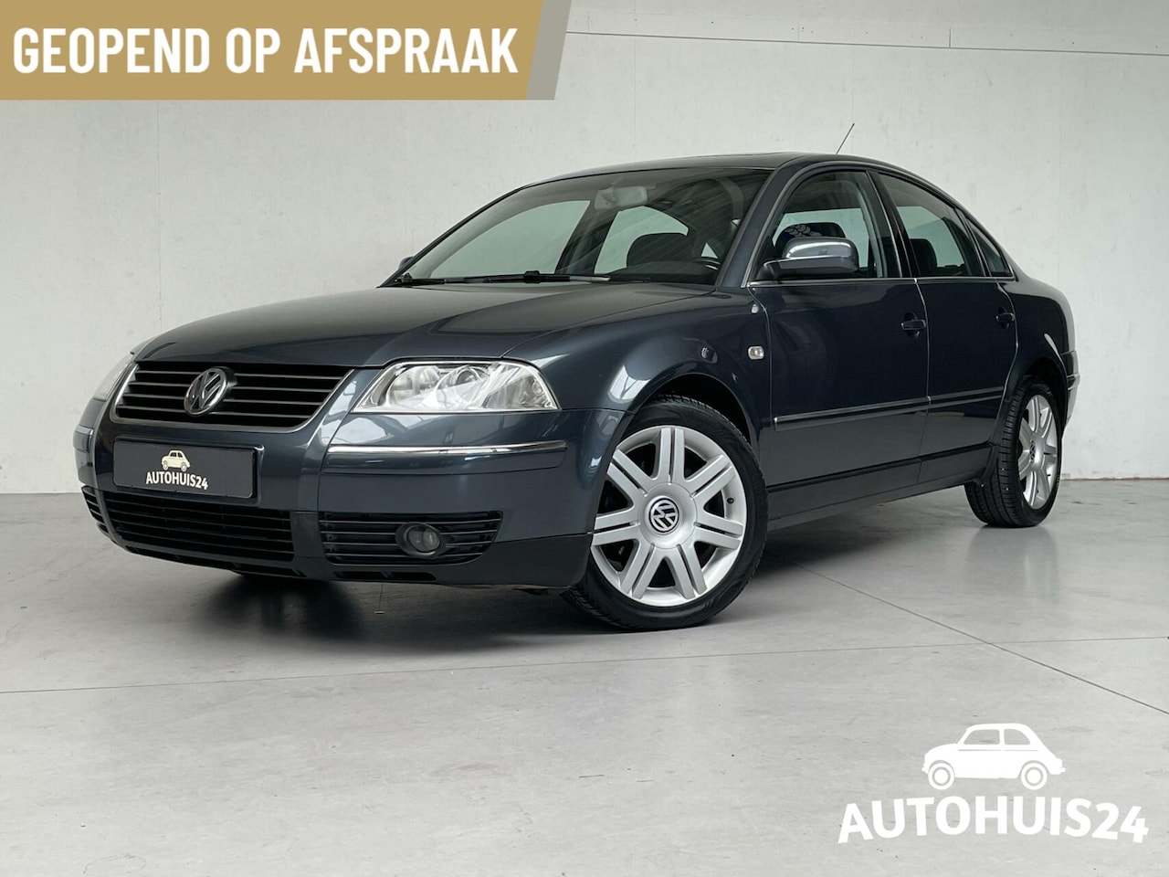 Volkswagen Passat - 2.0 Highline AUT|SOLAR ROOF|PDC|2eEIG|17" - AutoWereld.nl