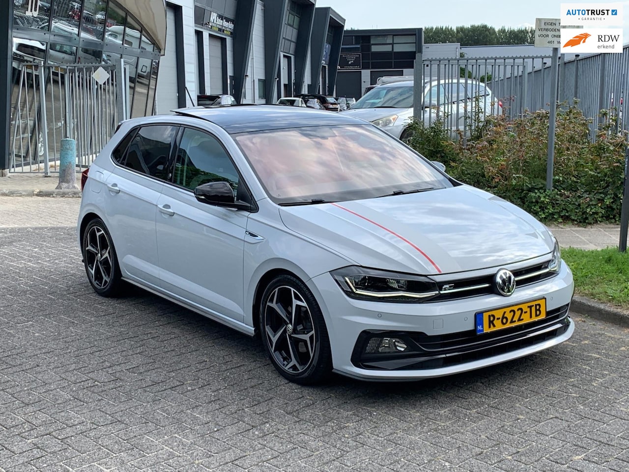 Volkswagen Polo - 2-G 1.0 TSI R-LINE DSG-7 LED NAVI BEATS - AutoWereld.nl