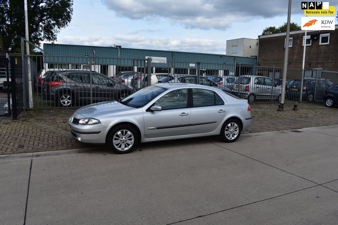 Renault Laguna - 1.6-16V Tech Line 1.6-16V Tech Line - AutoWereld.nl