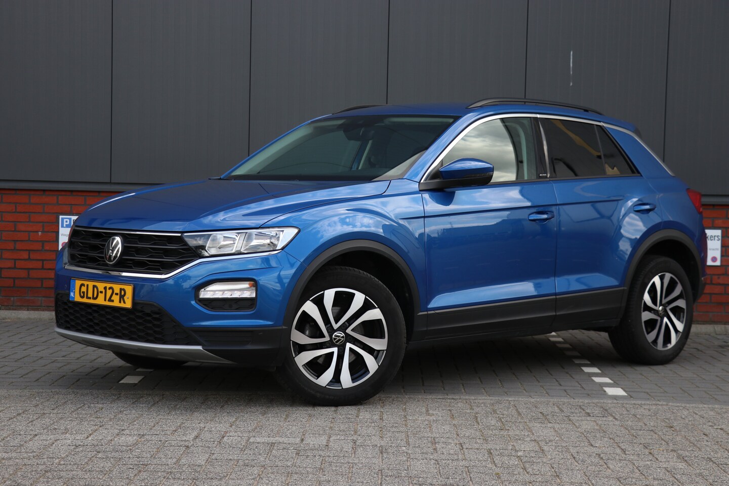 Volkswagen T-Roc - 1.5 TSI Style Business Automaat | ACC | lane assist | apple carplay | camera - AutoWereld.nl