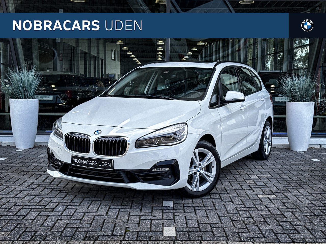 BMW 2-serie Active Tourer - 218i Executive Sport Line Automaat / Panoramadak / Trekhaak / Achteruitrijcamera / LED / P - AutoWereld.nl