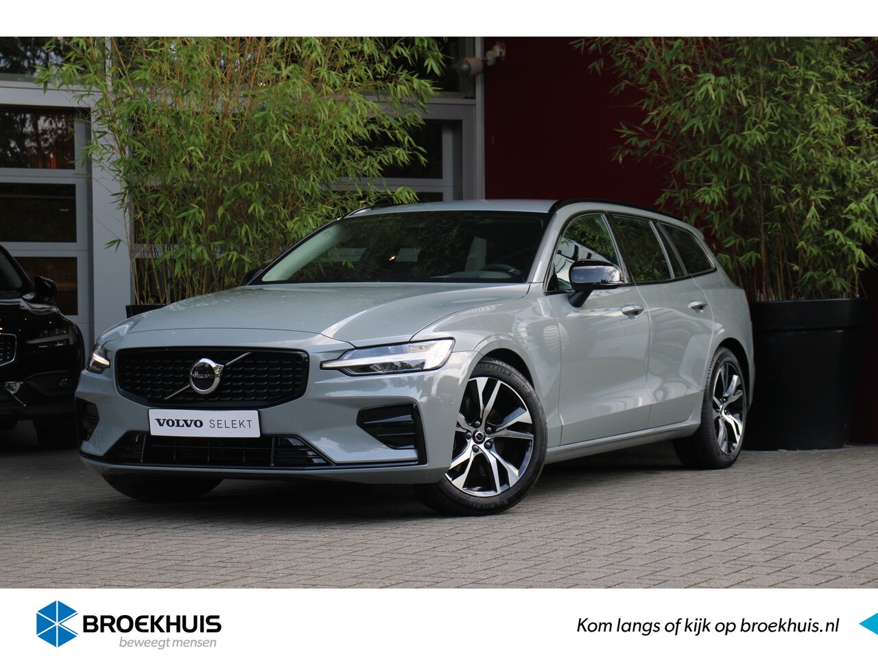 Volvo V60 - 2.0 B4 Plus Dark | Trekhaak | Camera | Adaptive Cruise | Stuur/stoelverwarming - AutoWereld.nl