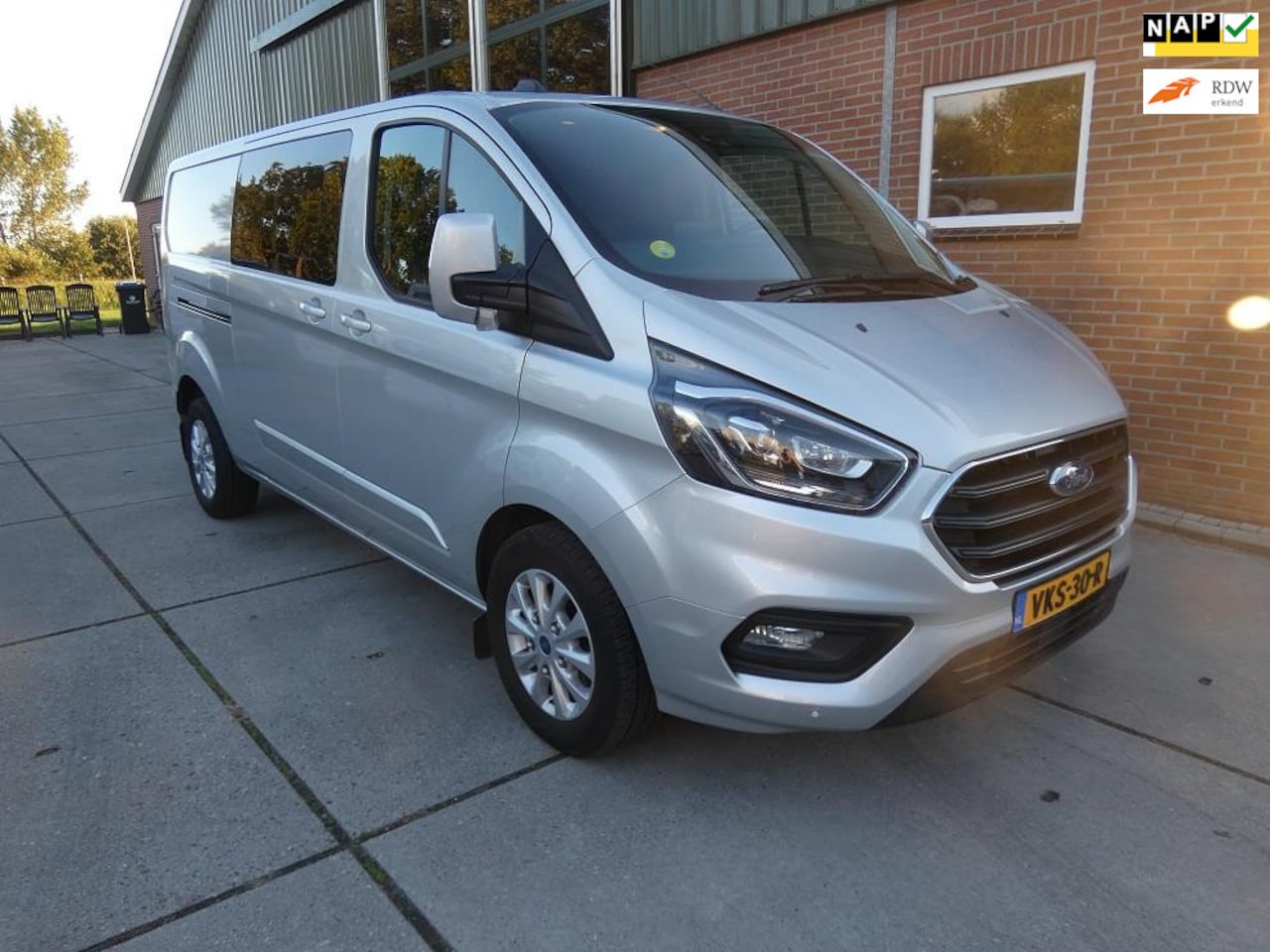 Ford Transit Custom - 320 2.0 TDCI L2H1 Limited*Dub.cab*170pk* - AutoWereld.nl