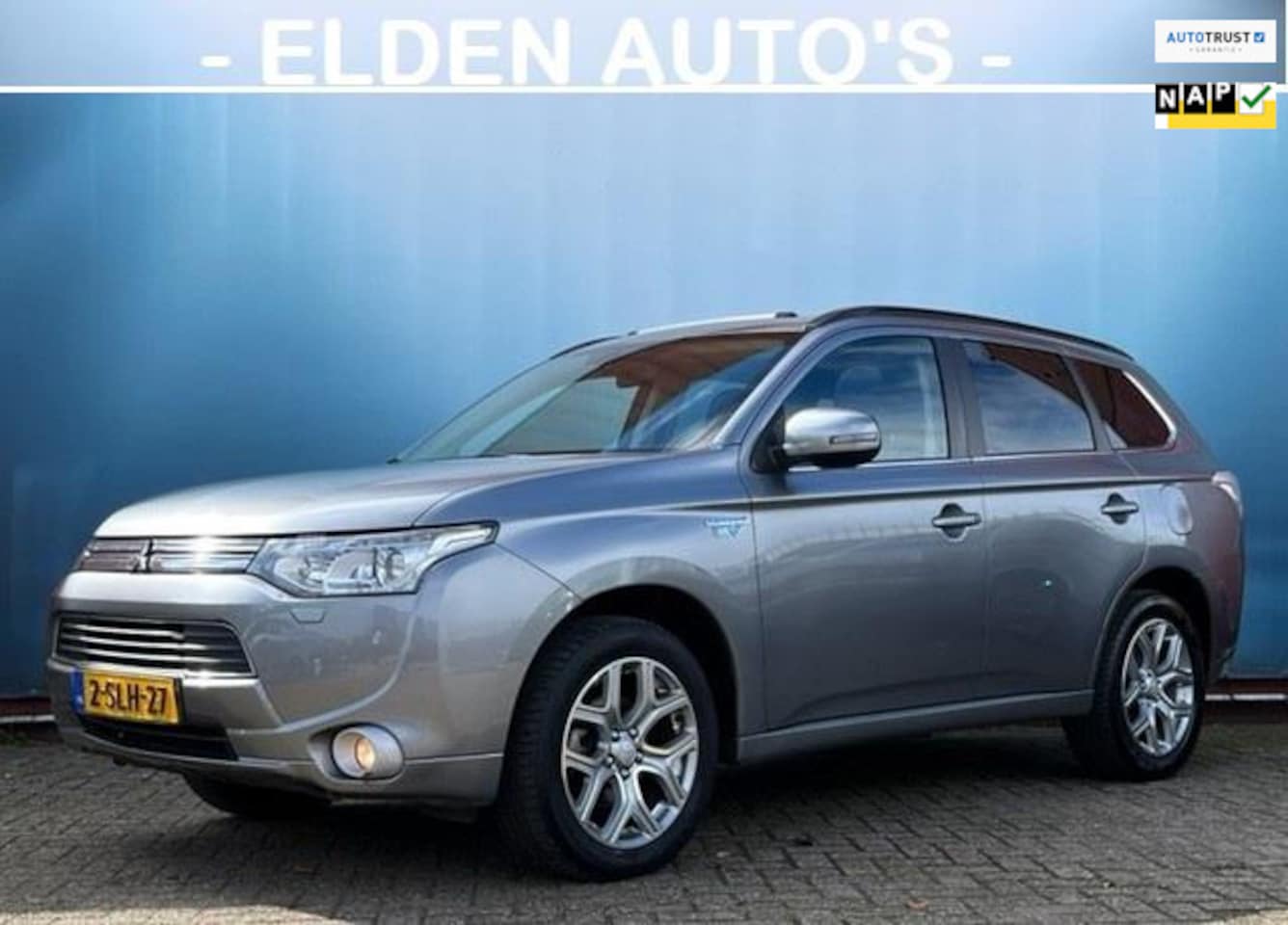 Mitsubishi Outlander - 2.0 PHEV Instyle/NL auto/Schuifdak/Navigatie/Camera/Leder - AutoWereld.nl