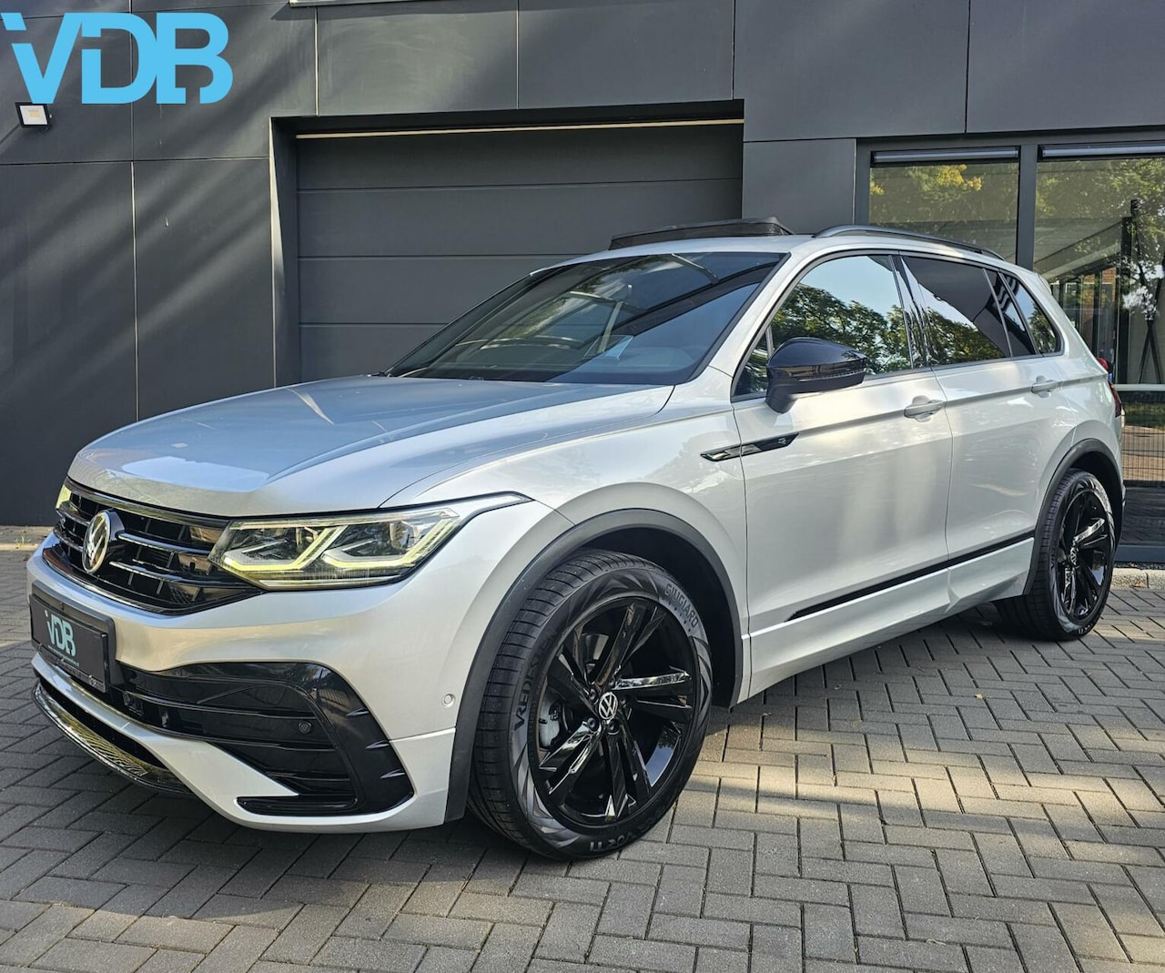 Volkswagen Tiguan - 1.5 TSI R-Line BLACKSTYLE HEADUP PANO VOL - AutoWereld.nl