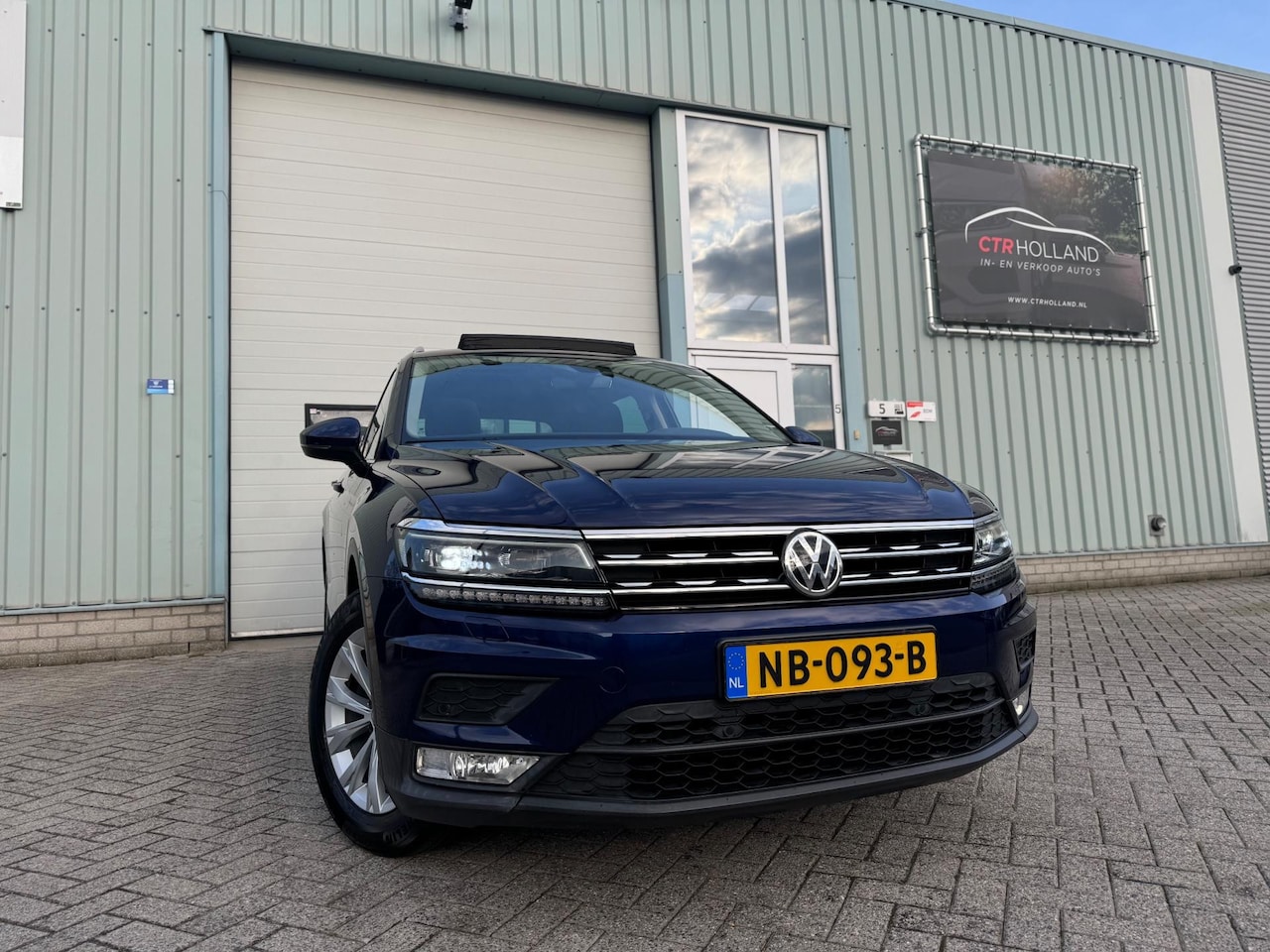 Volkswagen Tiguan - 2.0 TDI Highline (bj 2017) PANO|FULL LED|ALCANTARA! - AutoWereld.nl