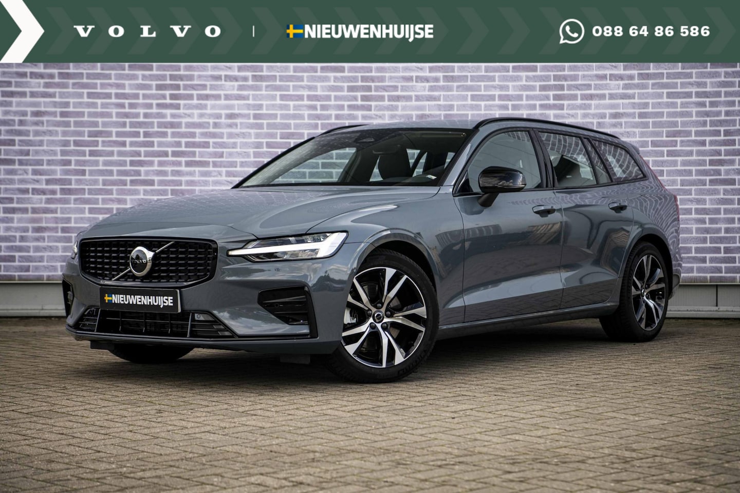 Volvo V60 - 2.0 B4 Plus Dark | Adaptieve Cruise Control | Trekhaak | Lederen bekleding | Alarm | Dode - AutoWereld.nl