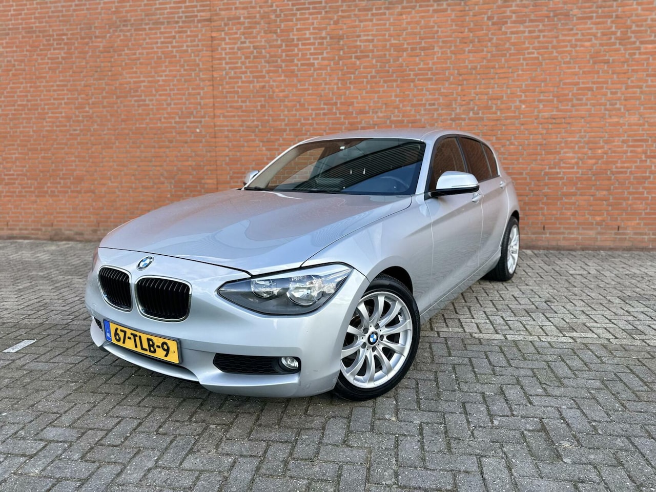 BMW 1-serie - 116i Business CAMERA|GROOT NAVI|BLUETOOTH - AutoWereld.nl