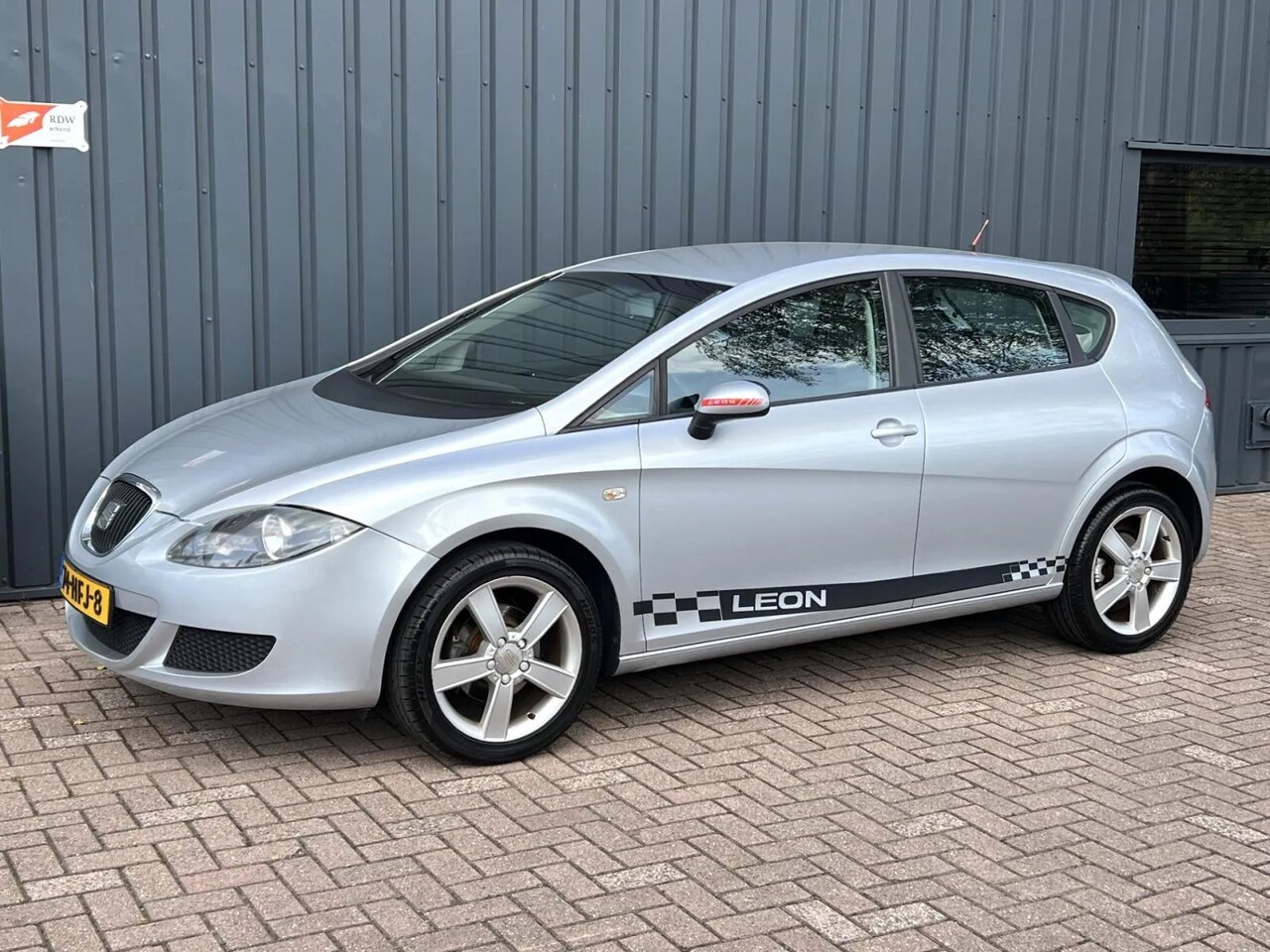 Seat Leon - 1.6 Sport PERFECT ONDERHOUDEN!/APK!/AIRCO!/ - AutoWereld.nl