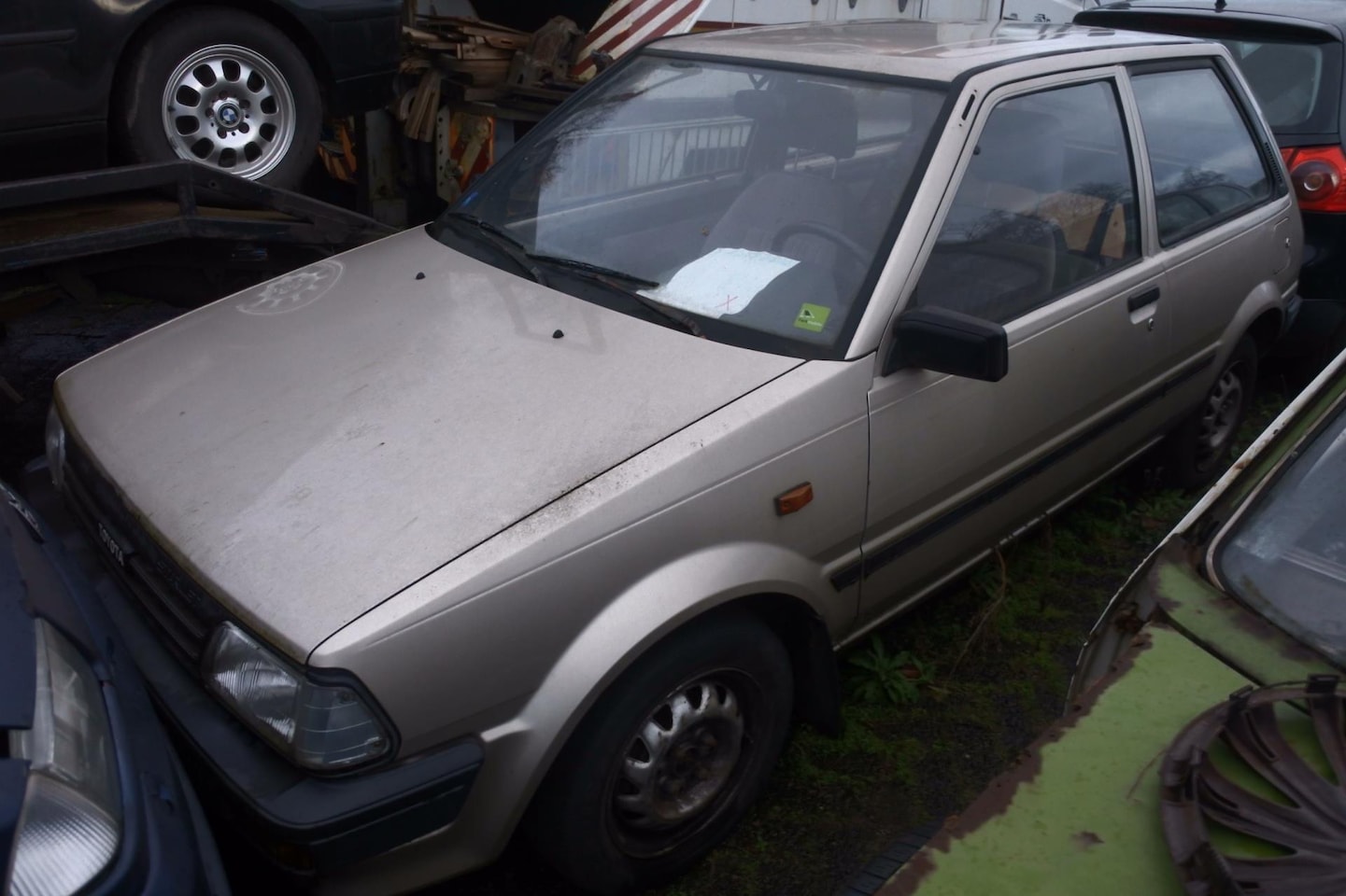 Toyota Starlet - 1.3 XL automaat 3 drs bj 1987 schuurvonst hobby auto oldtimer - AutoWereld.nl