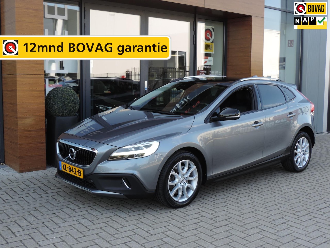 Volvo V40 Cross Country - 1.5 T3 Polar+ Luxury AUTOMAAT 67.000km | Panoramadak | LED kopl | Leer | Stoelverw | Camer - AutoWereld.nl