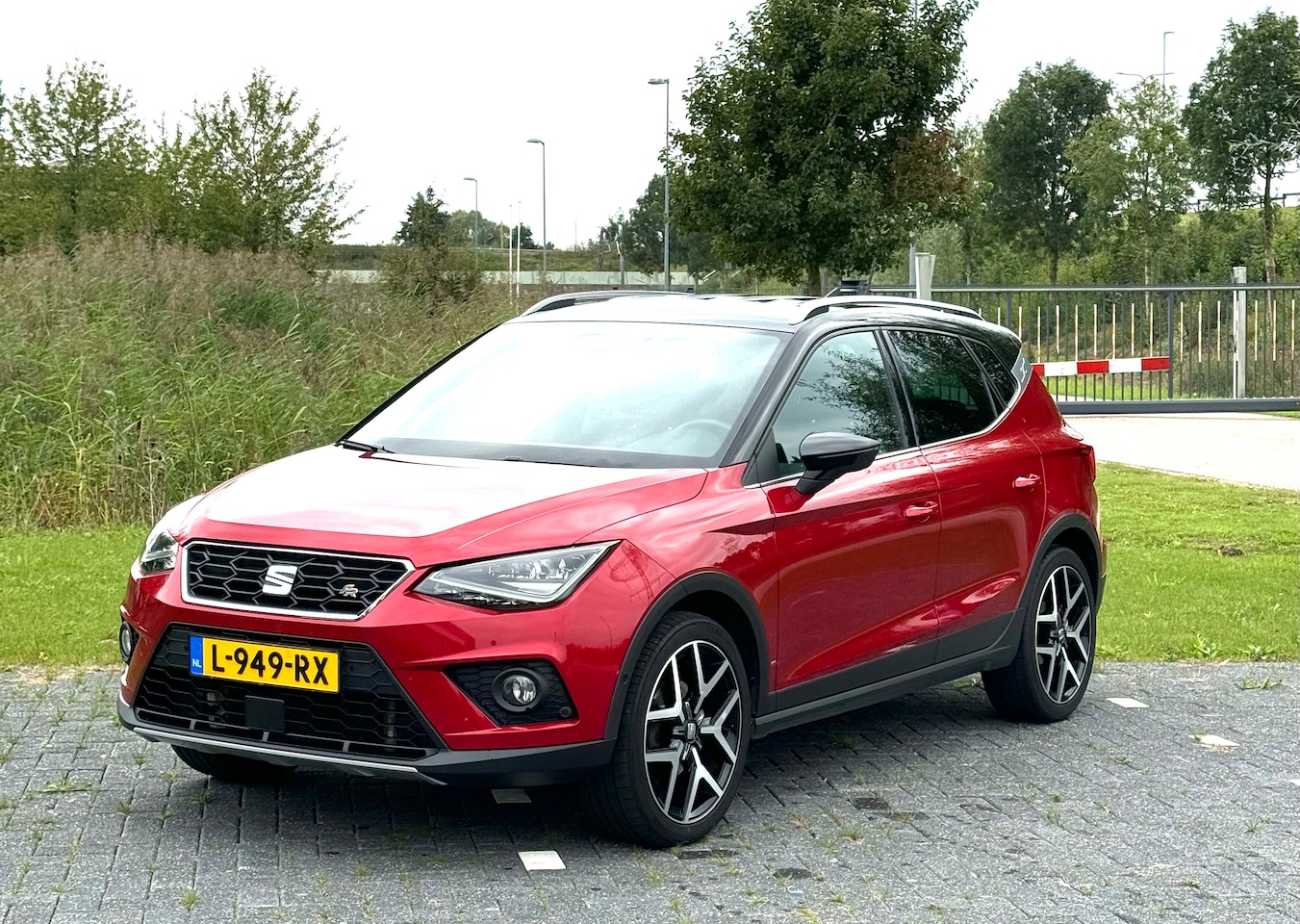 Seat Arona - 1.5 TSI EVO FR Business Intense 110Kw/150PK afneembare trekhaak - AutoWereld.nl